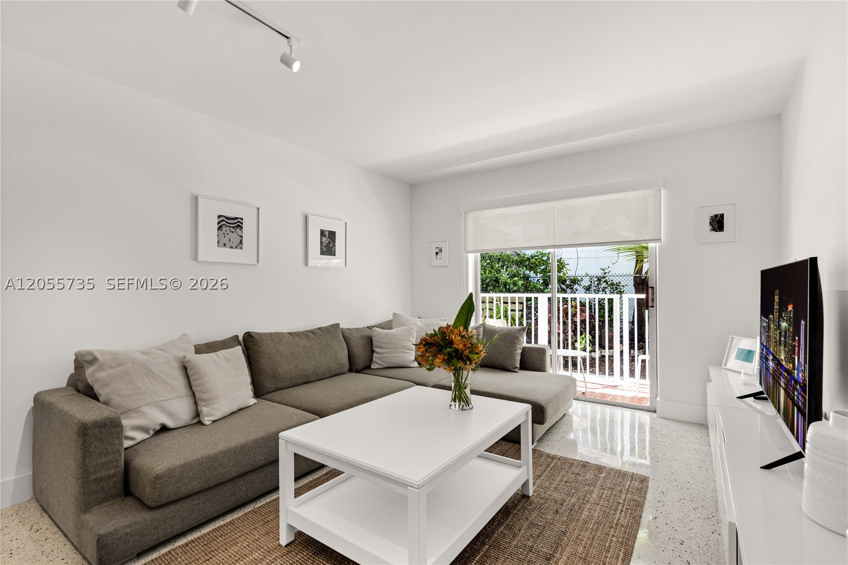 EL RIO CONDO - Residential Lease