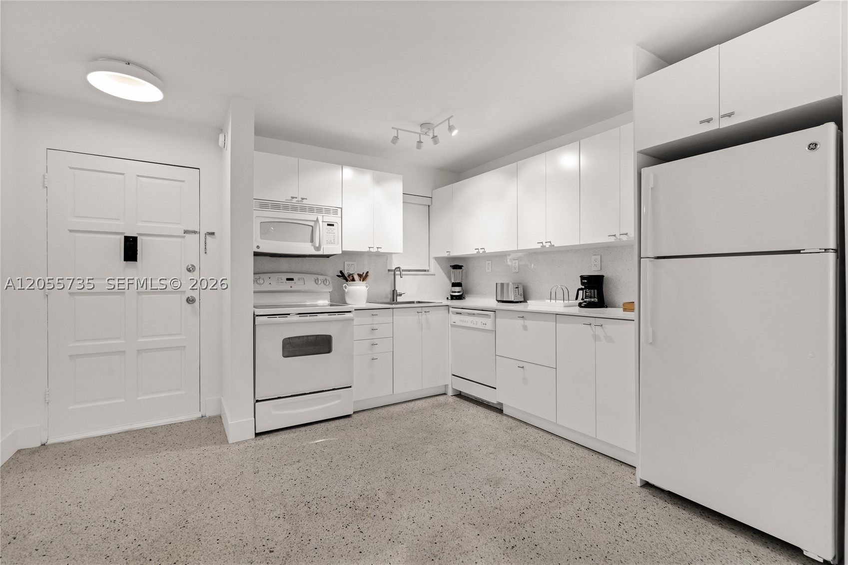 EL RIO CONDO - Residential Lease