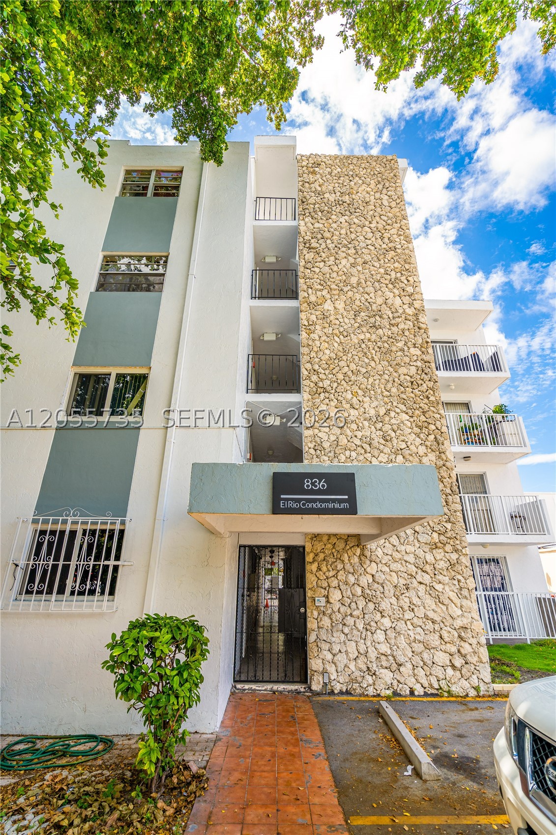 EL RIO CONDO - Residential Lease
