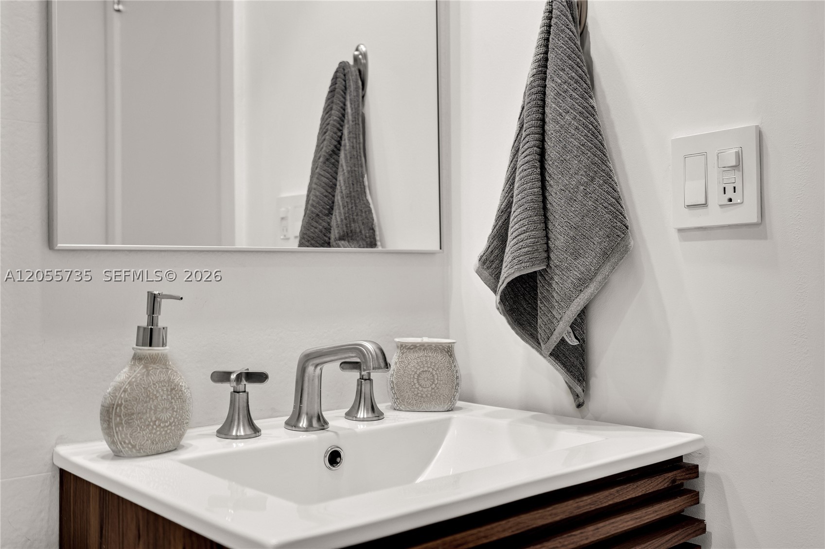 EL RIO CONDO - Residential Lease