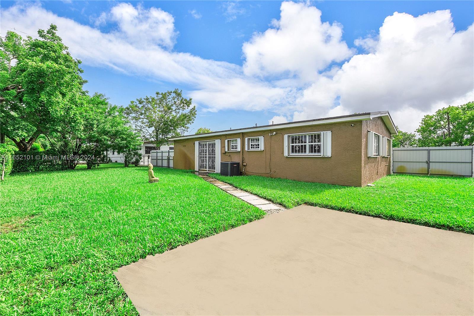 SCOTT LAKE MANOR SEC 1 - Residential