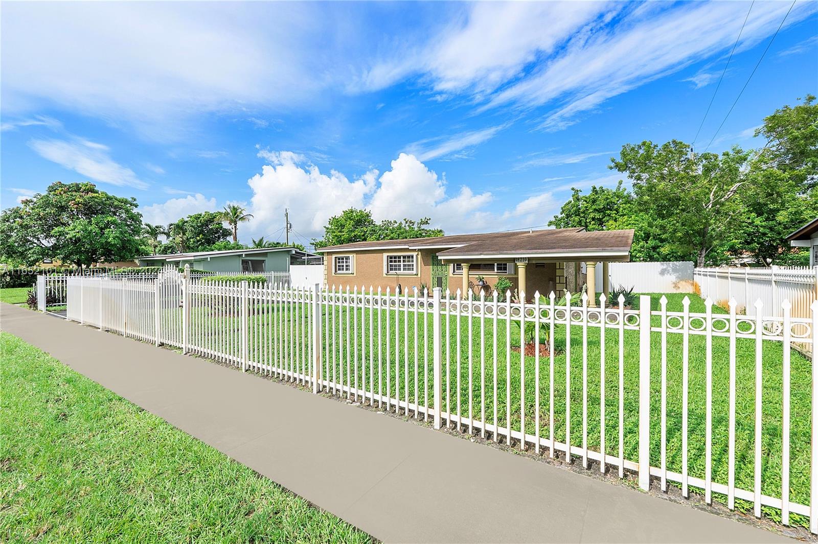 SCOTT LAKE MANOR SEC 1 - Residential