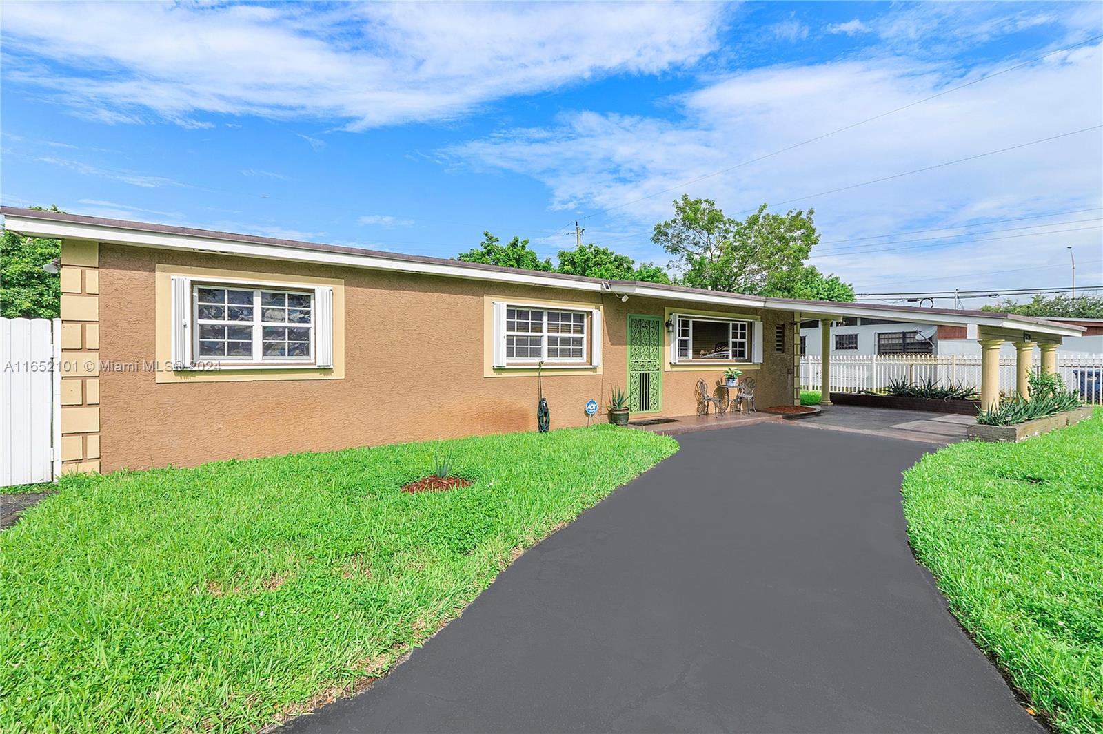 SCOTT LAKE MANOR SEC 1 - Residential