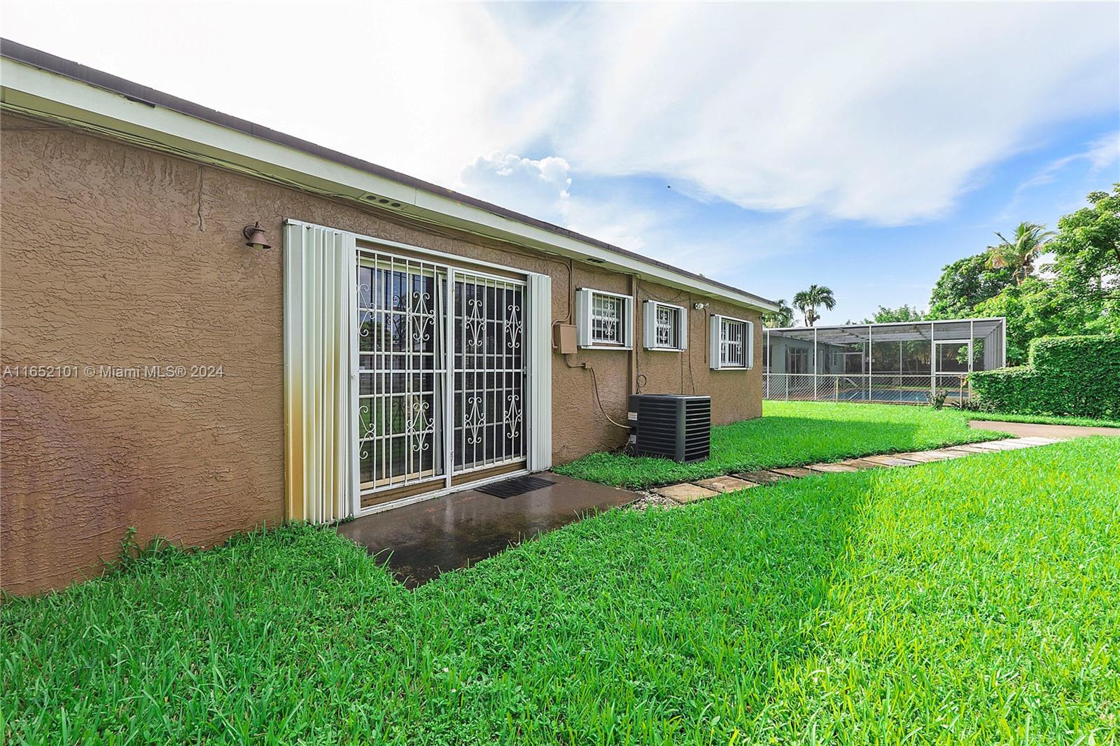 SCOTT LAKE MANOR SEC 1 - Residential