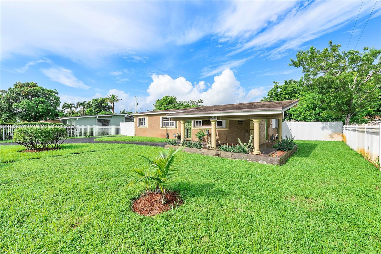 SCOTT LAKE MANOR SEC 1 - Residential