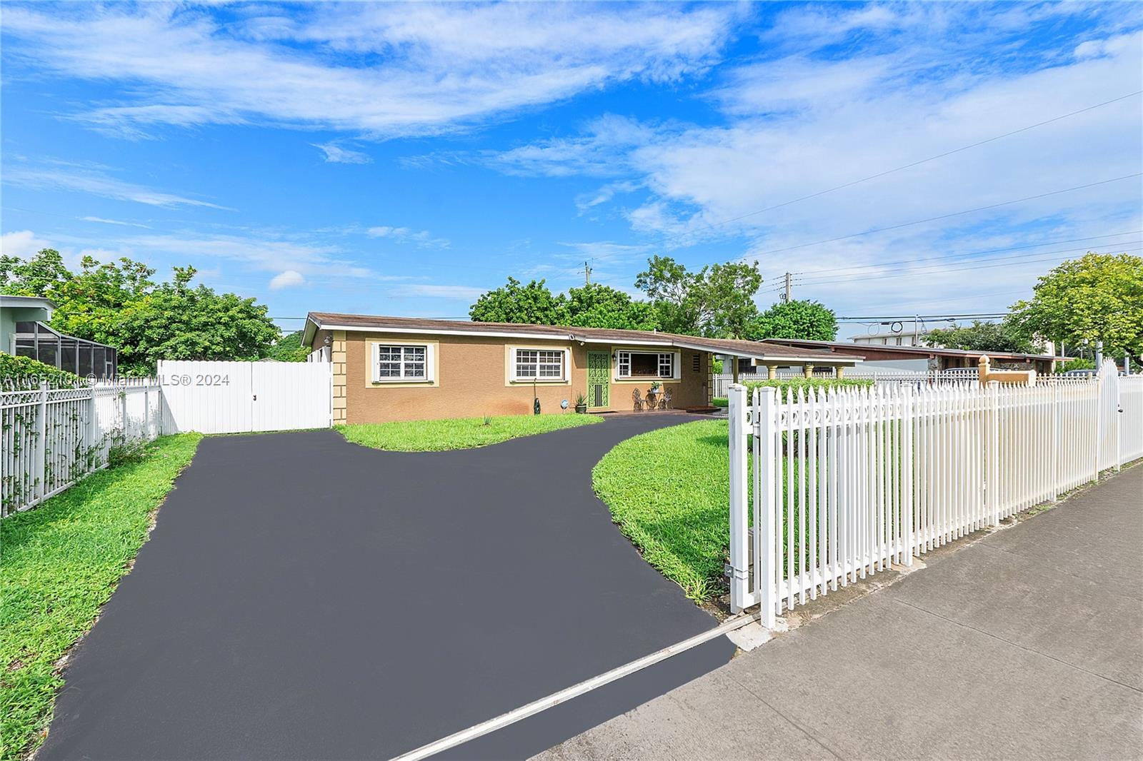 SCOTT LAKE MANOR SEC 1 - Residential