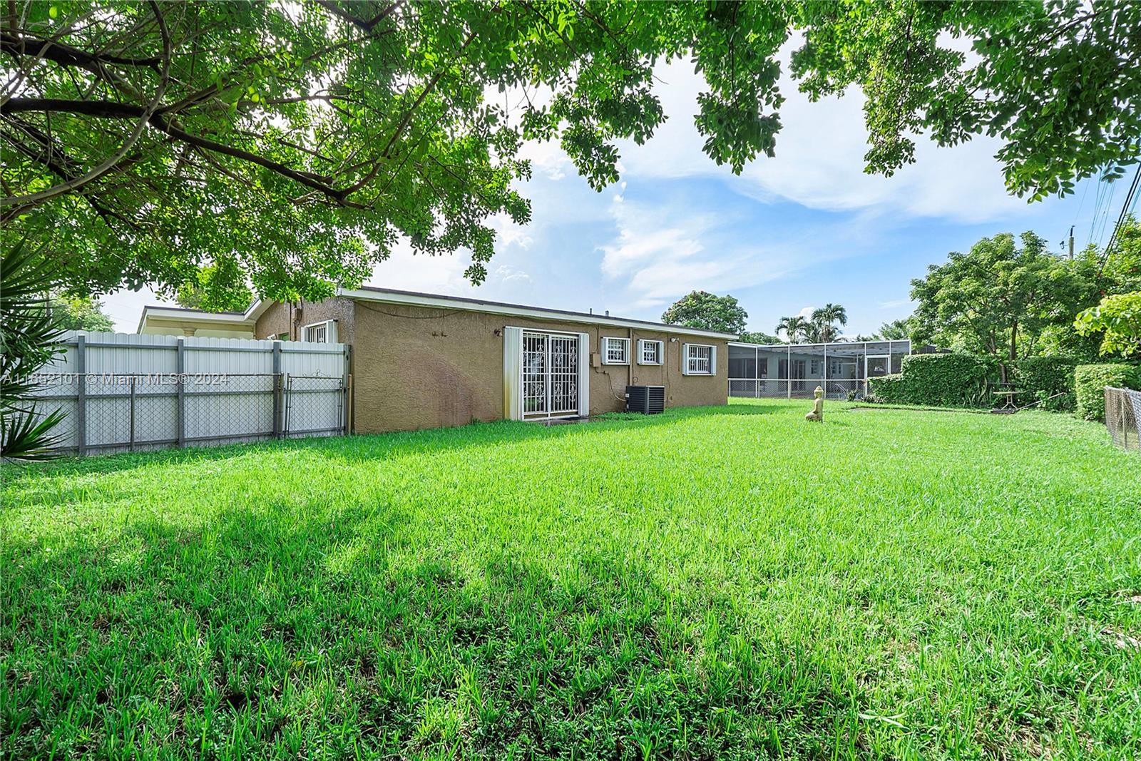 SCOTT LAKE MANOR SEC 1 - Residential