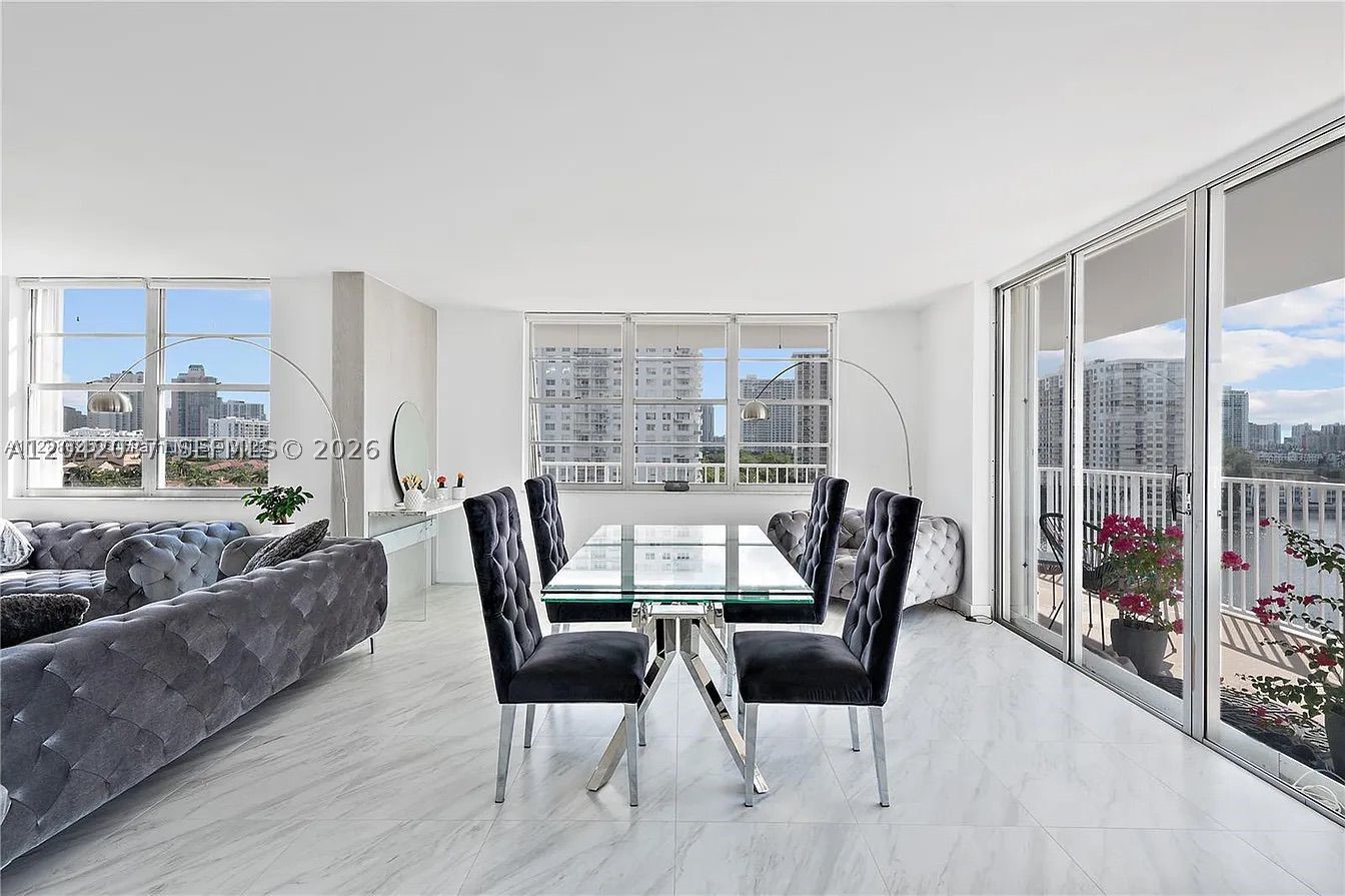 ADMIRALS PORT CONDO-EAST - Residential