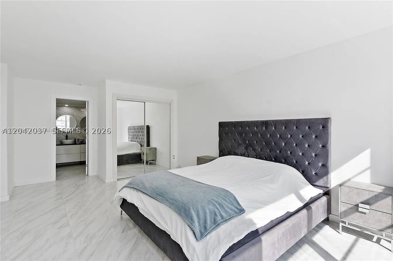 ADMIRALS PORT CONDO-EAST - Residential