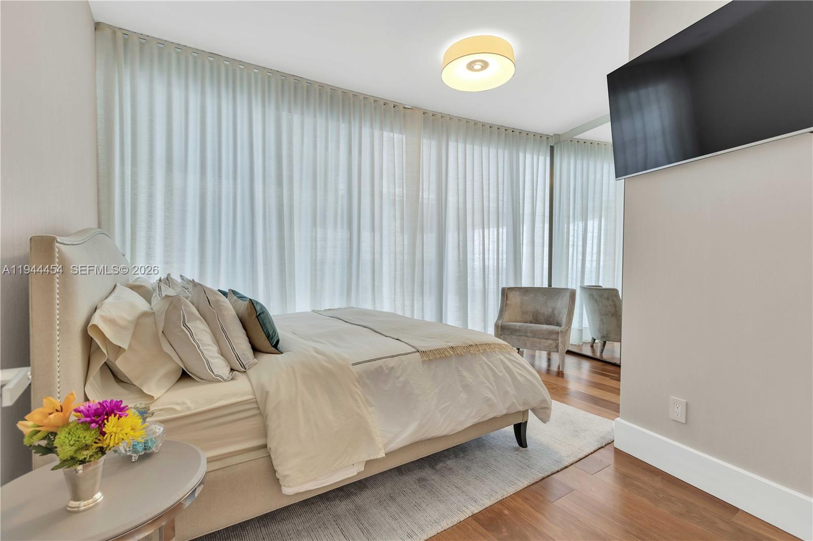 18555 COLLINS AVENUE COND - Residential