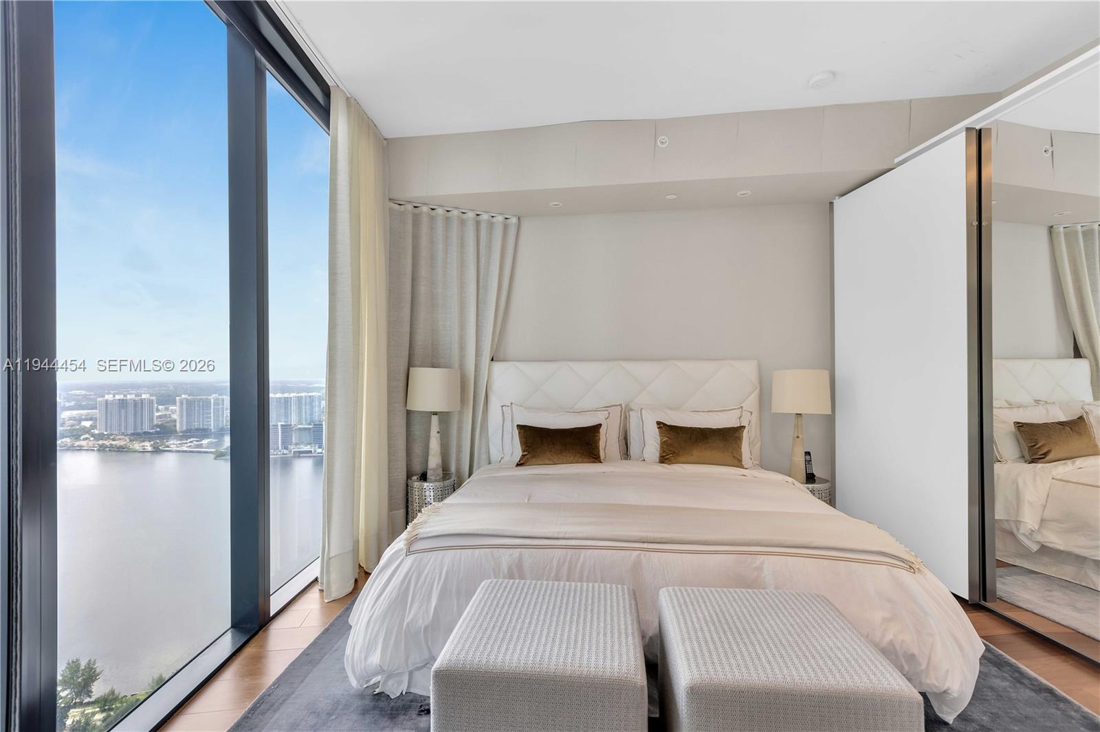 18555 COLLINS AVENUE COND - Residential