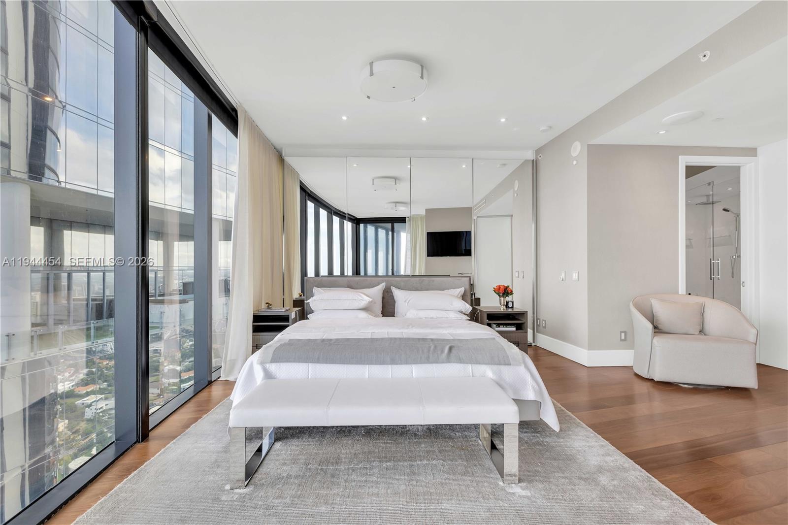 18555 COLLINS AVENUE COND - Residential