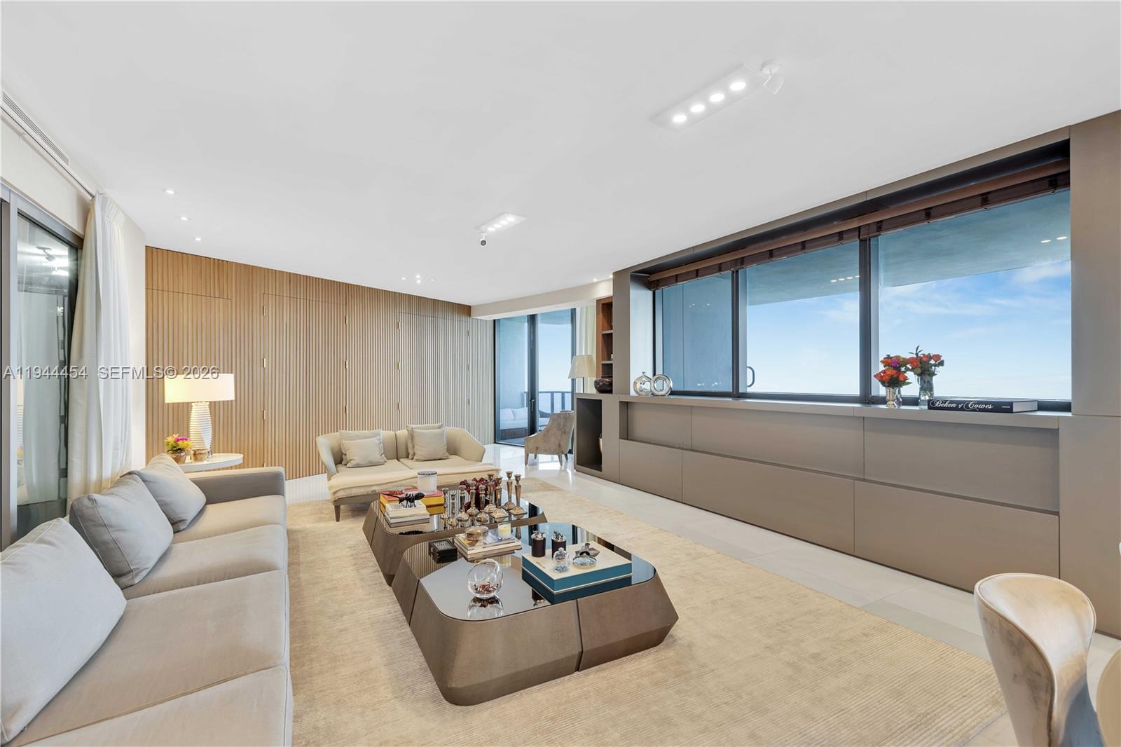 18555 COLLINS AVENUE COND - Residential