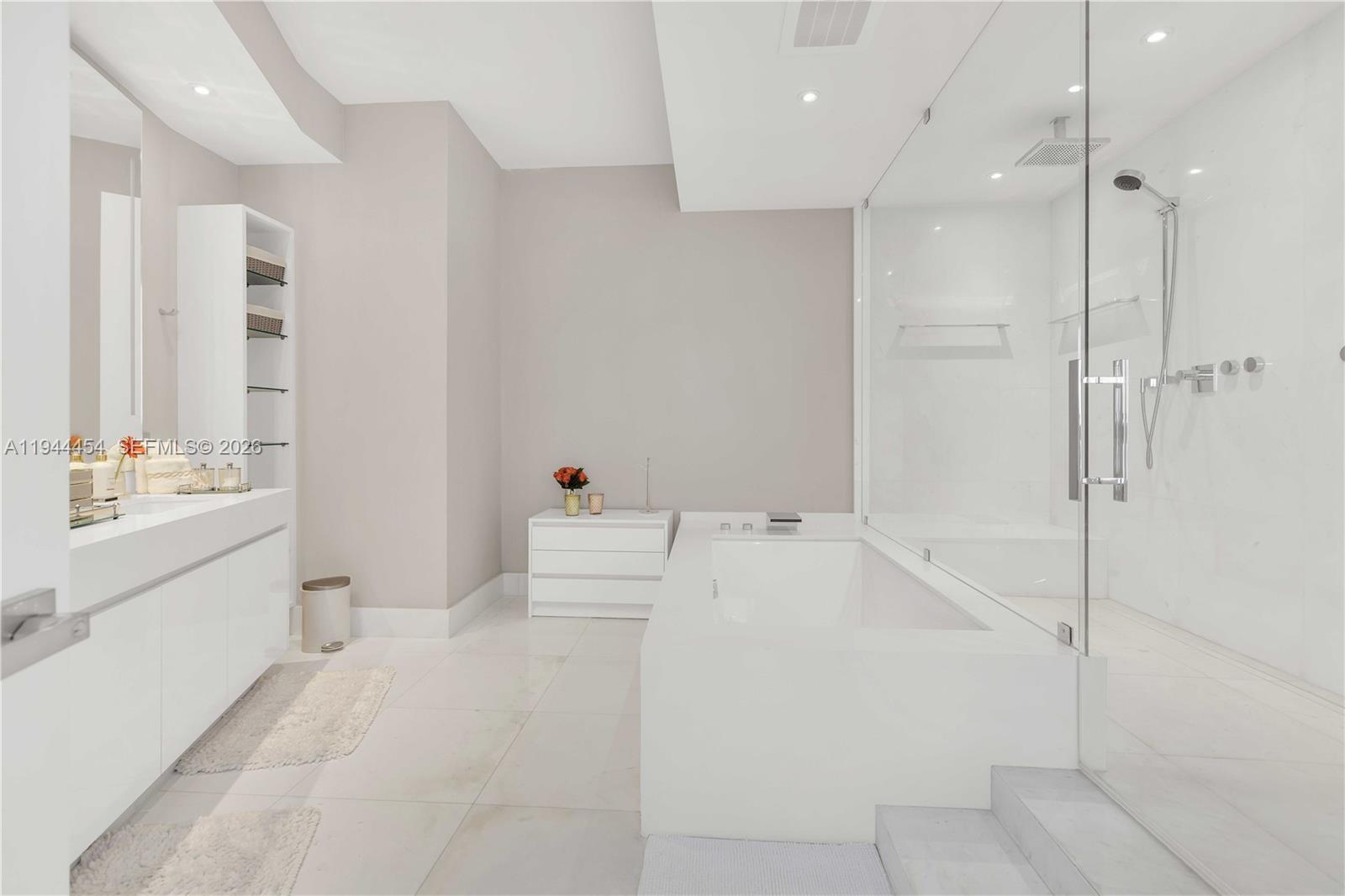 18555 COLLINS AVENUE COND - Residential