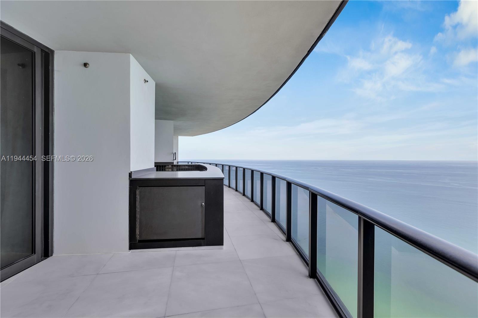 18555 COLLINS AVENUE COND - Residential