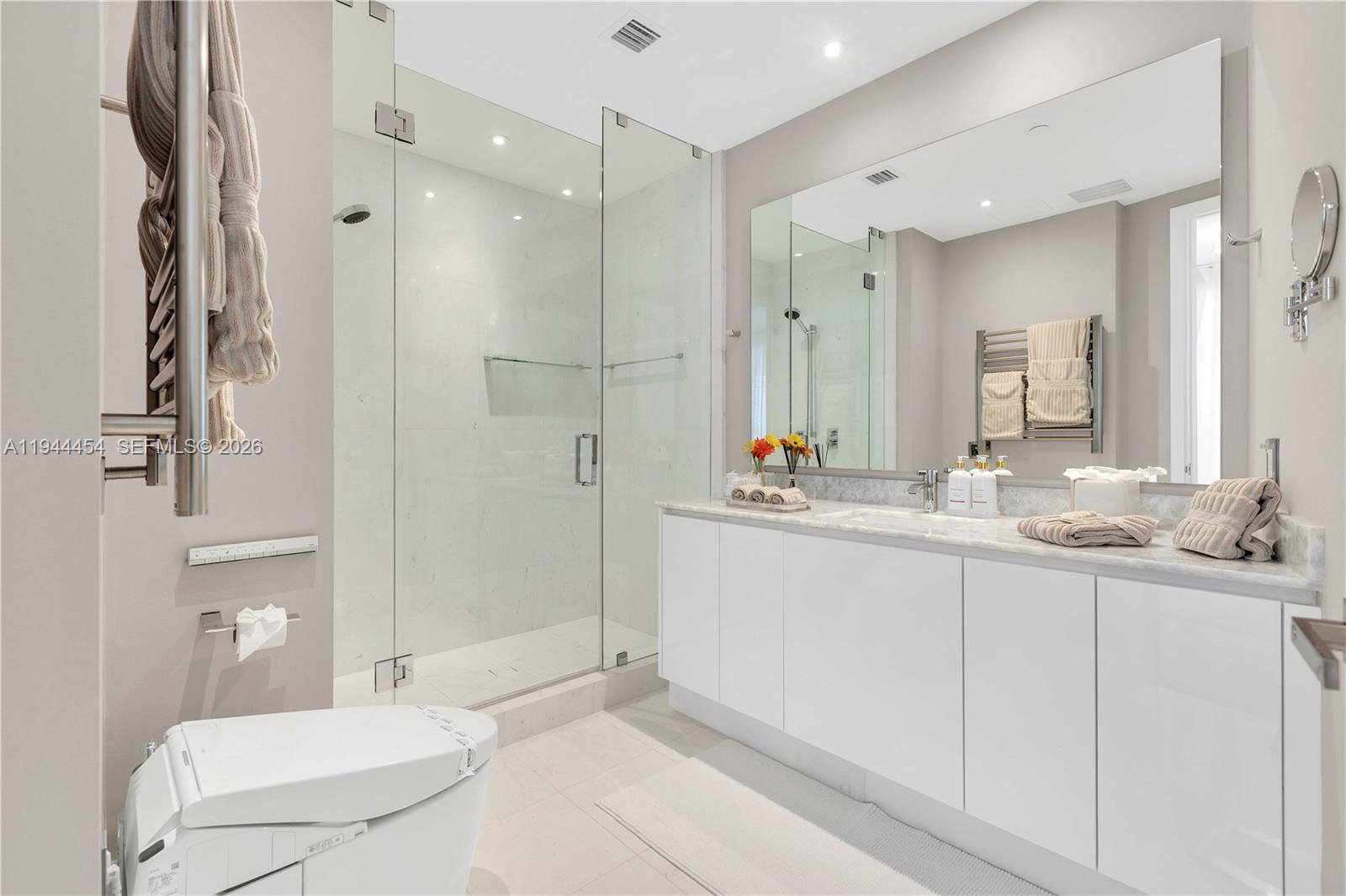 18555 COLLINS AVENUE COND - Residential