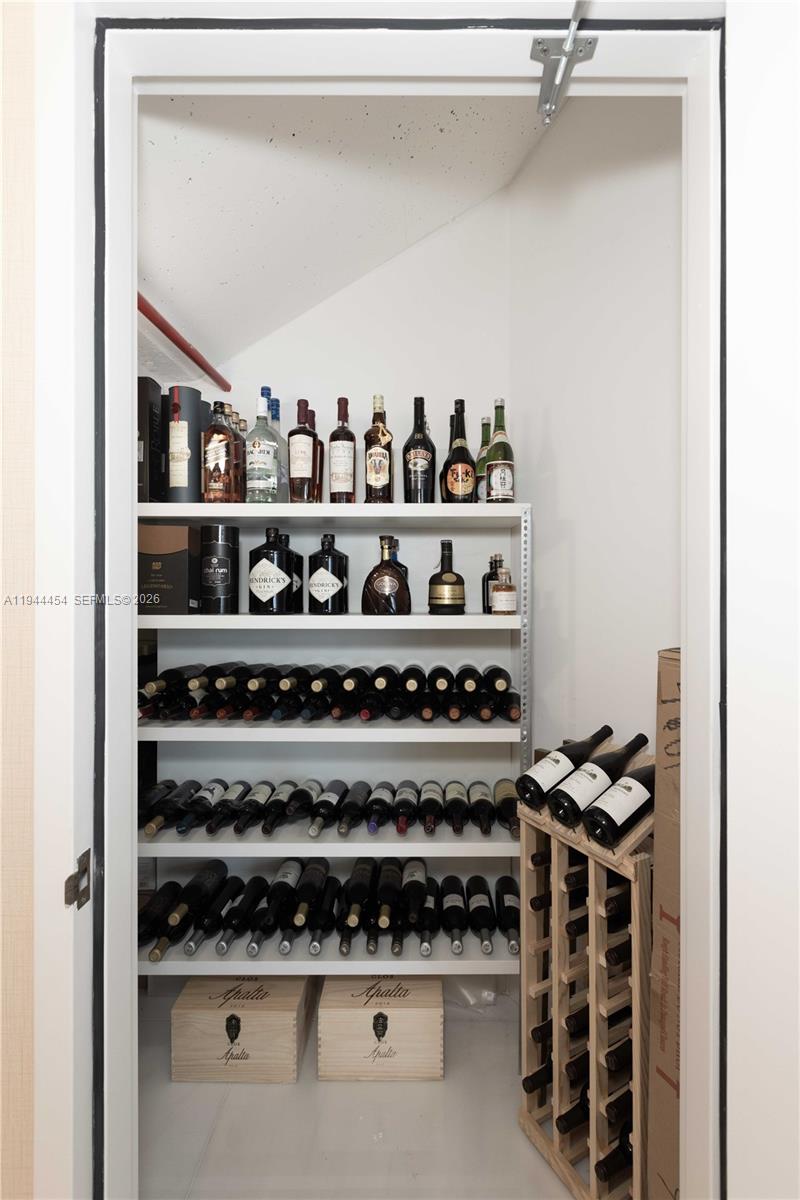 18555 COLLINS AVENUE COND - Residential