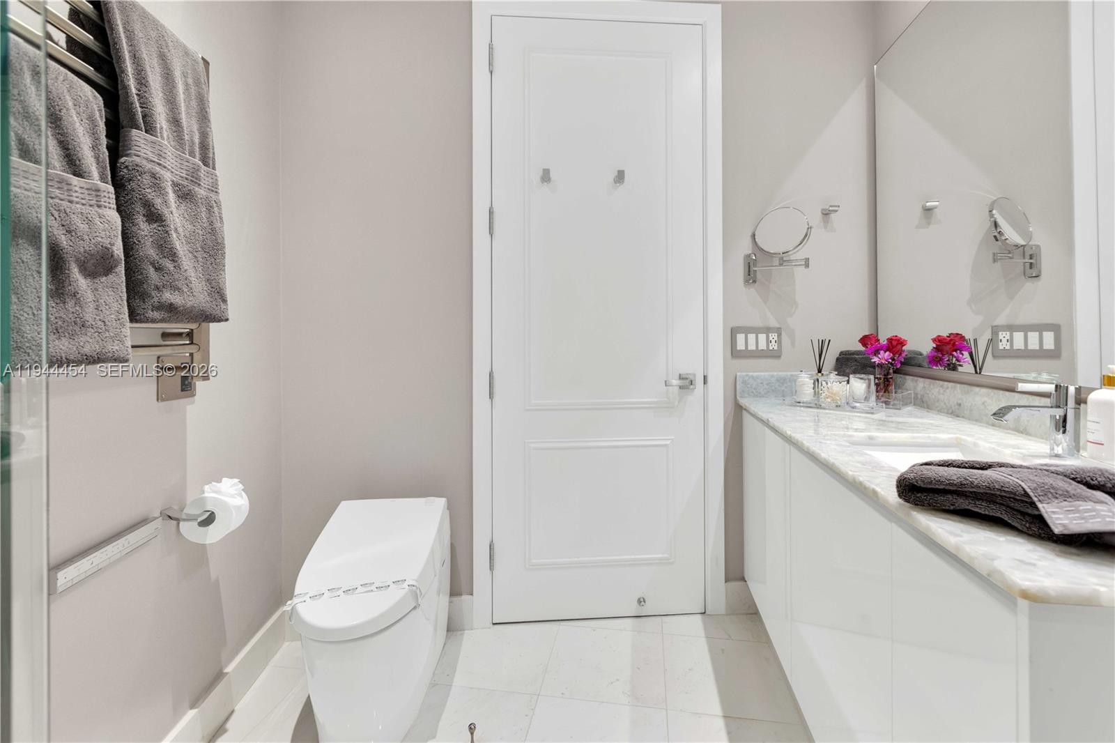 18555 COLLINS AVENUE COND - Residential