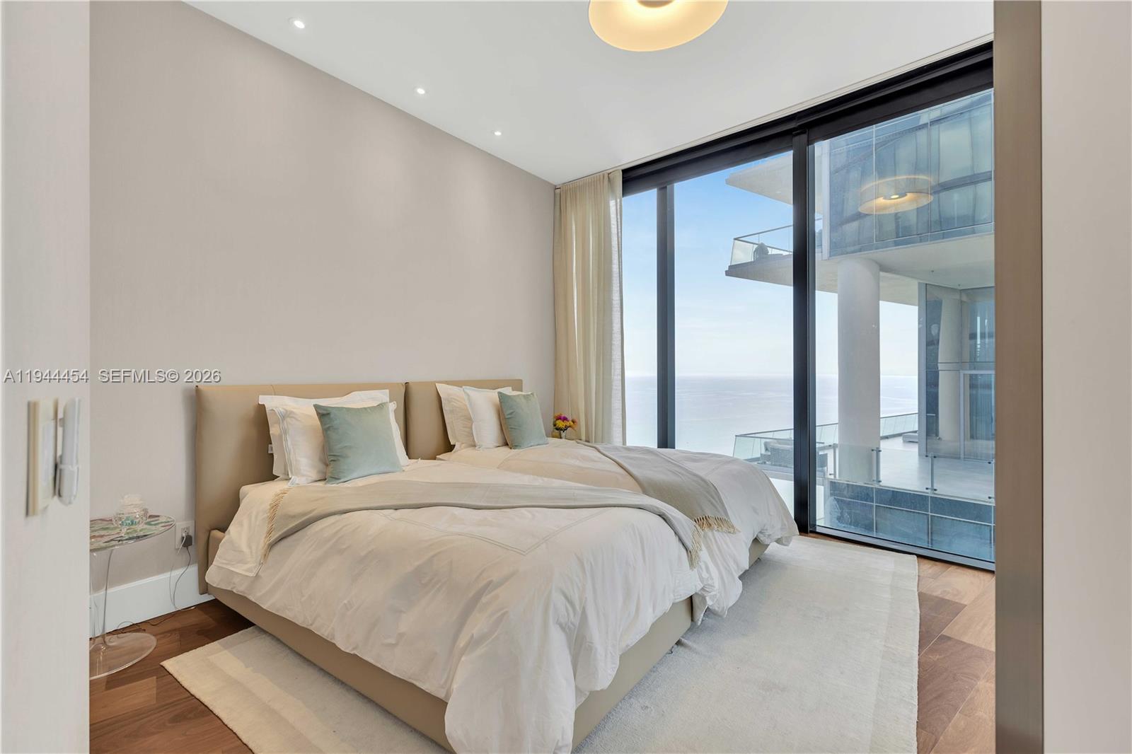 18555 COLLINS AVENUE COND - Residential