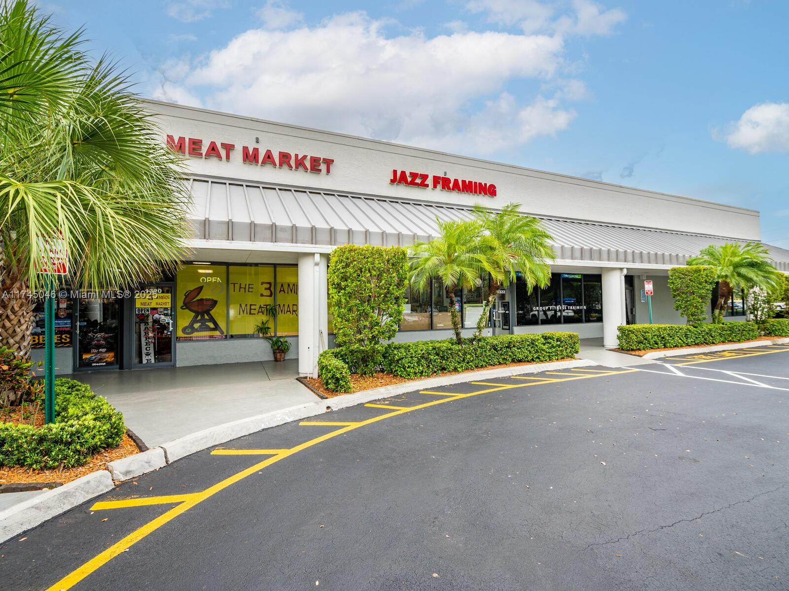 REDUCTION REDUCTION Real Estate food retail business offers high-quality products for barbecues, including premium meats and all necessary accessories. As an investor, you can qualify for a visa under the E2 program. Our business model is designed to provide customers with top-notch products and a unique shopping experience. We carefully select our suppliers to ensure that we only offer the best quality products. Our store is located in a prime location, which guarantees a steady flow of customers. We also have an online store that allows customers to shop from the comfort of their homes. Our team is highly skilled and committed to providing excellent customer service. By investing in our business, you'll be part of a growing industry and have the opportunity to make a significant profit.
