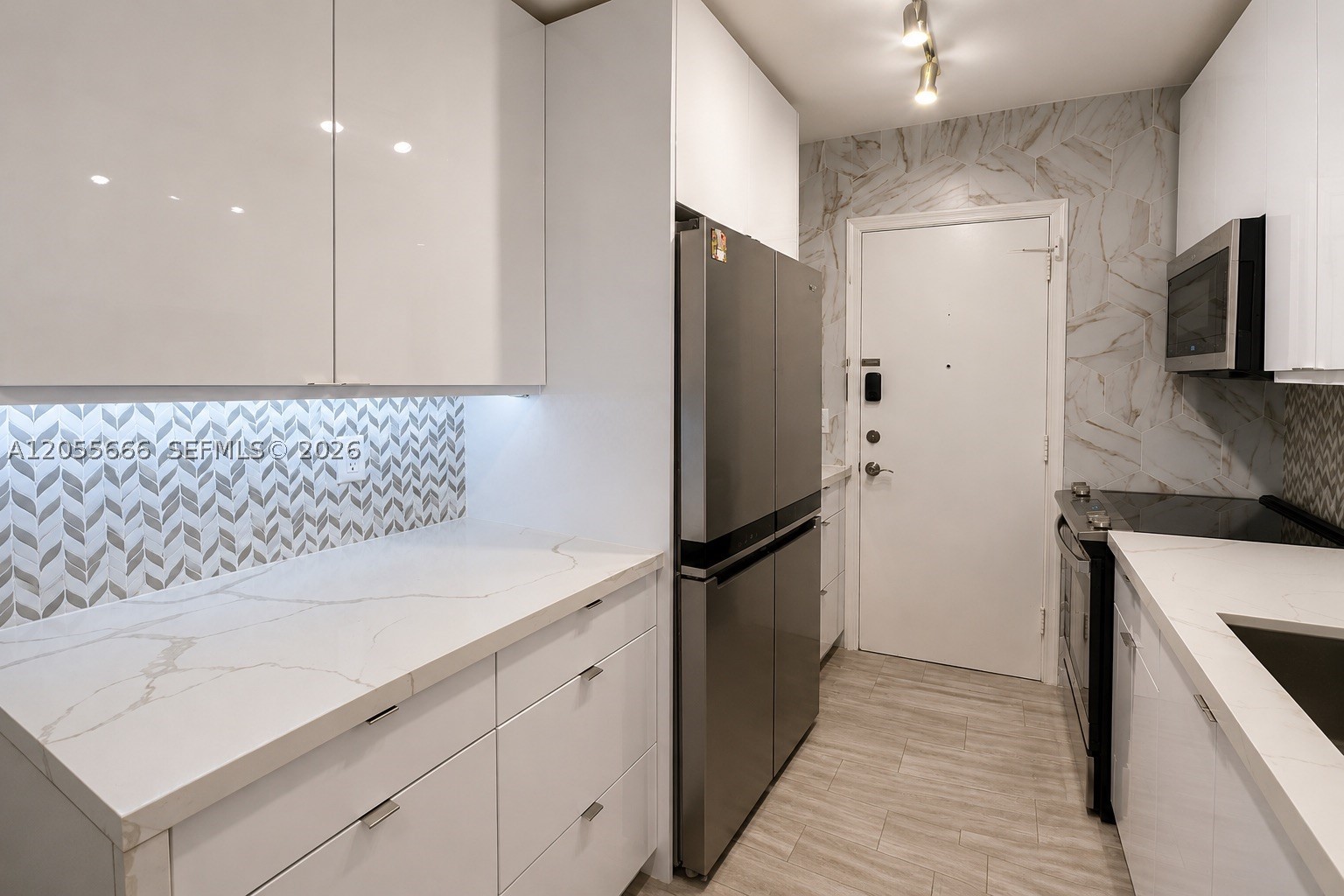 IMPERIAL POINT COLONNADES - Residential Lease
