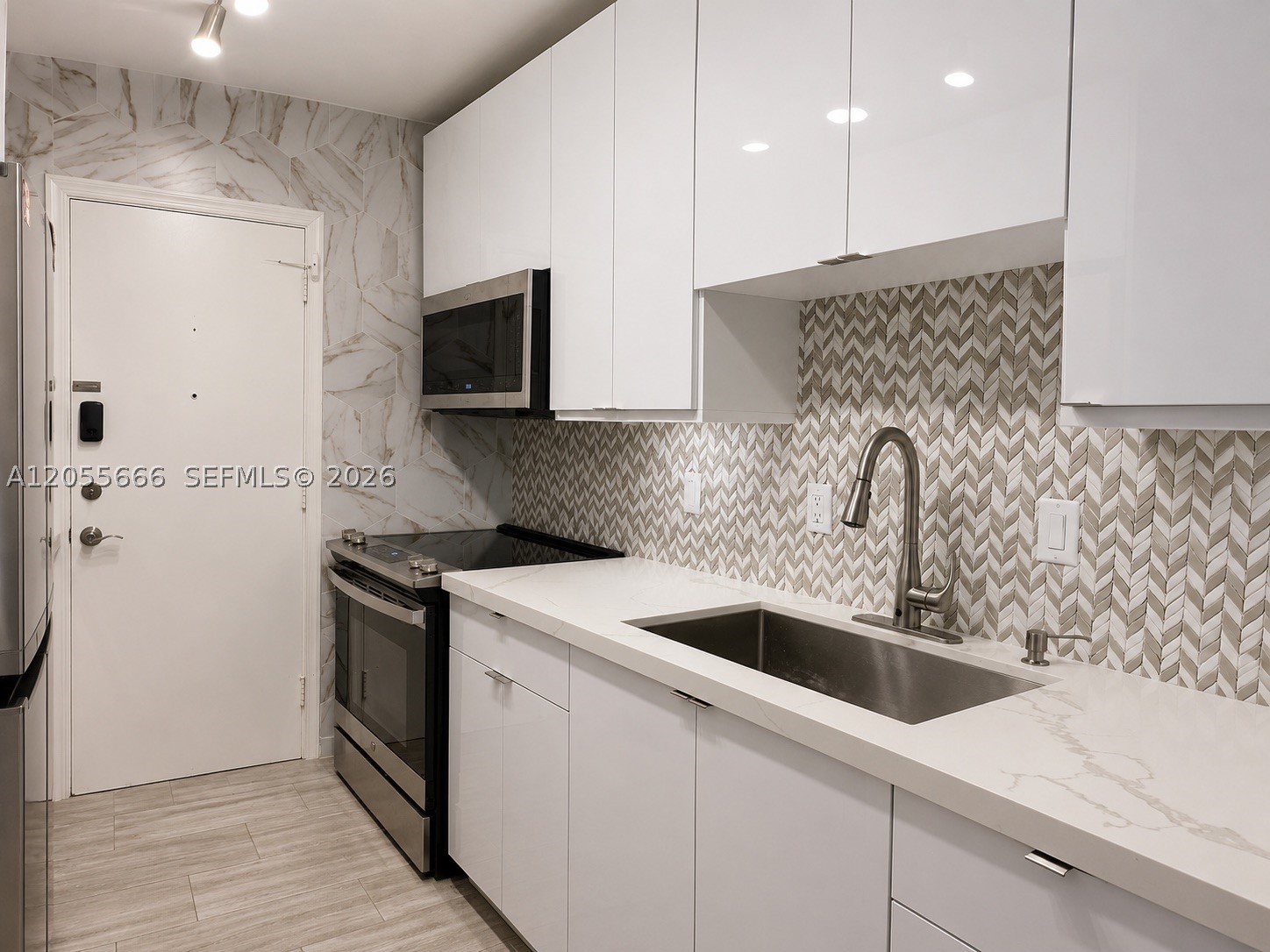 IMPERIAL POINT COLONNADES - Residential Lease