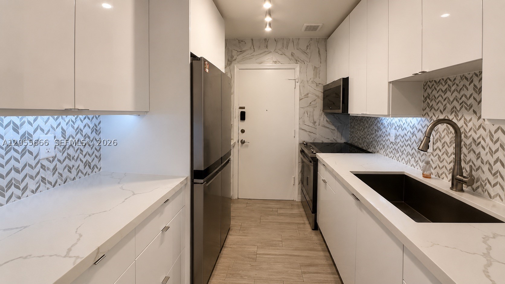 IMPERIAL POINT COLONNADES - Residential Lease