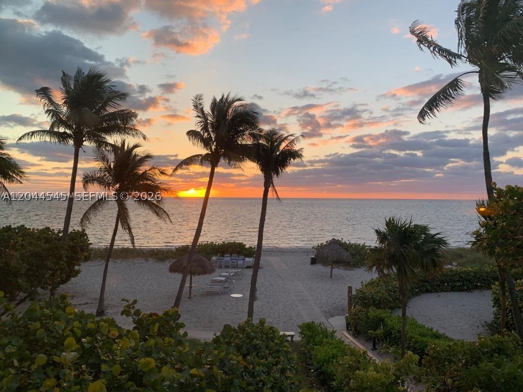 TOWERS OF KEY BISCAYNE CO - Residential