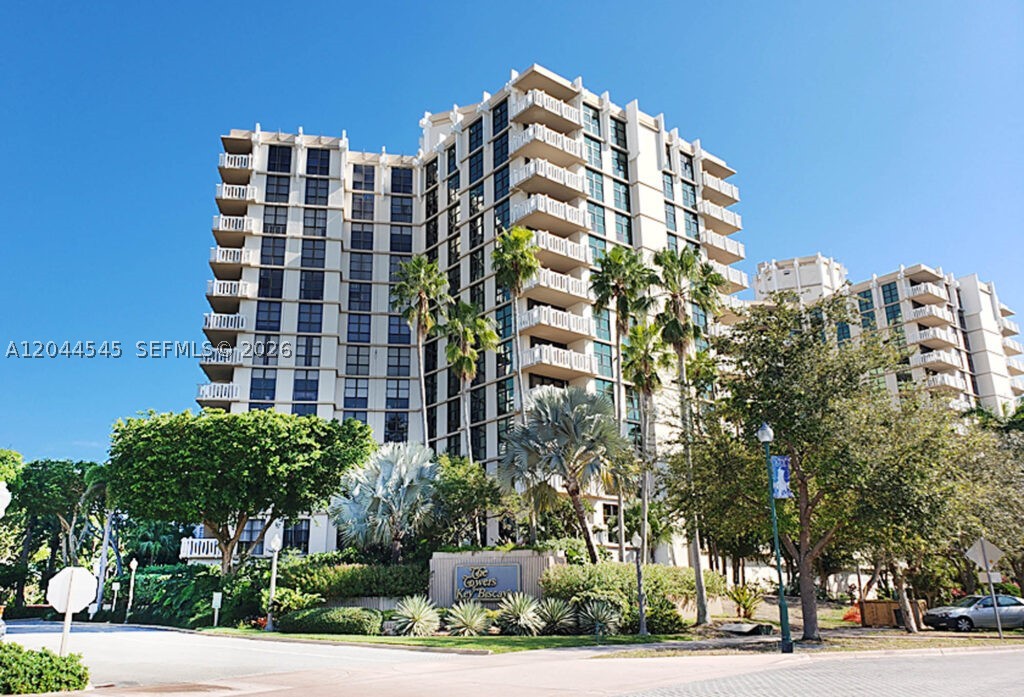 TOWERS OF KEY BISCAYNE CO - Residential