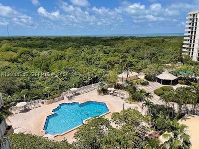 TOWERS OF KEY BISCAYNE CO - Residential