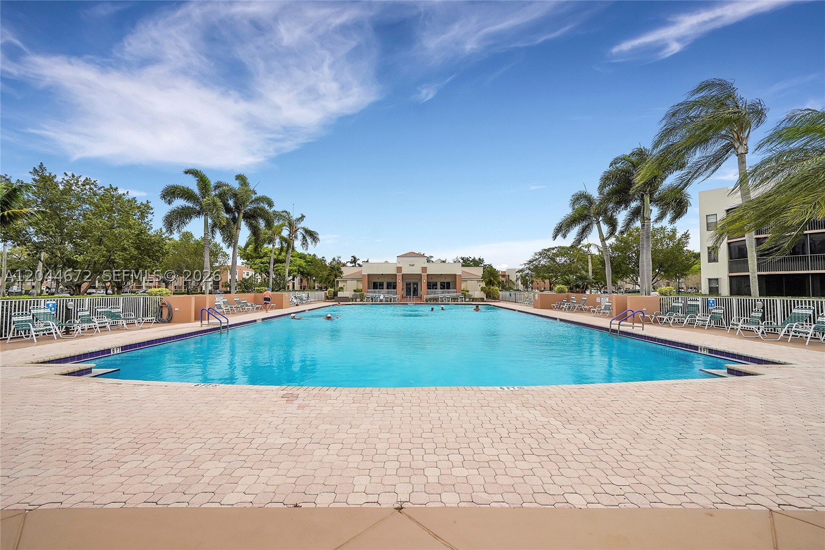 FAIRFAX CONDOMINIUM - Residential Lease