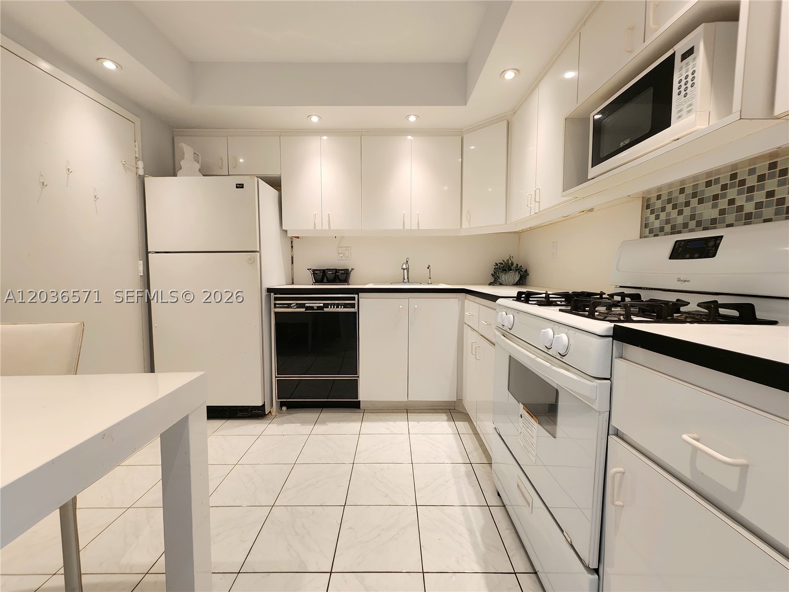 PARKER PLAZA CONDO ESTATE - Residential Lease