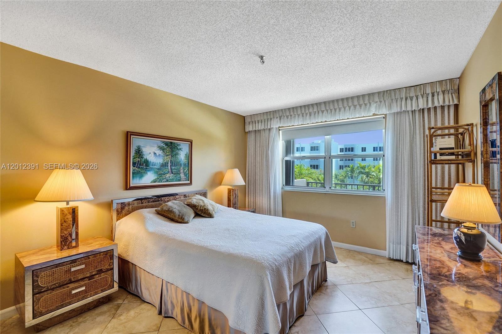 THE ISLES CONDO - Residential