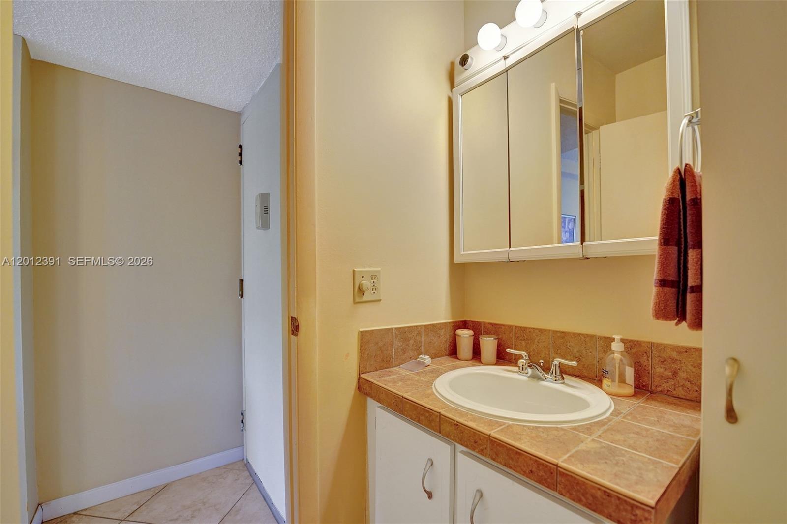 THE ISLES CONDO - Residential