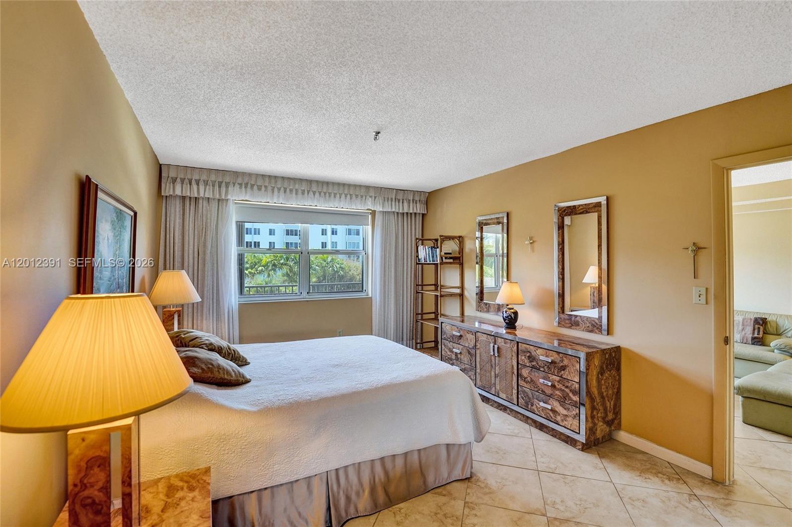 THE ISLES CONDO - Residential