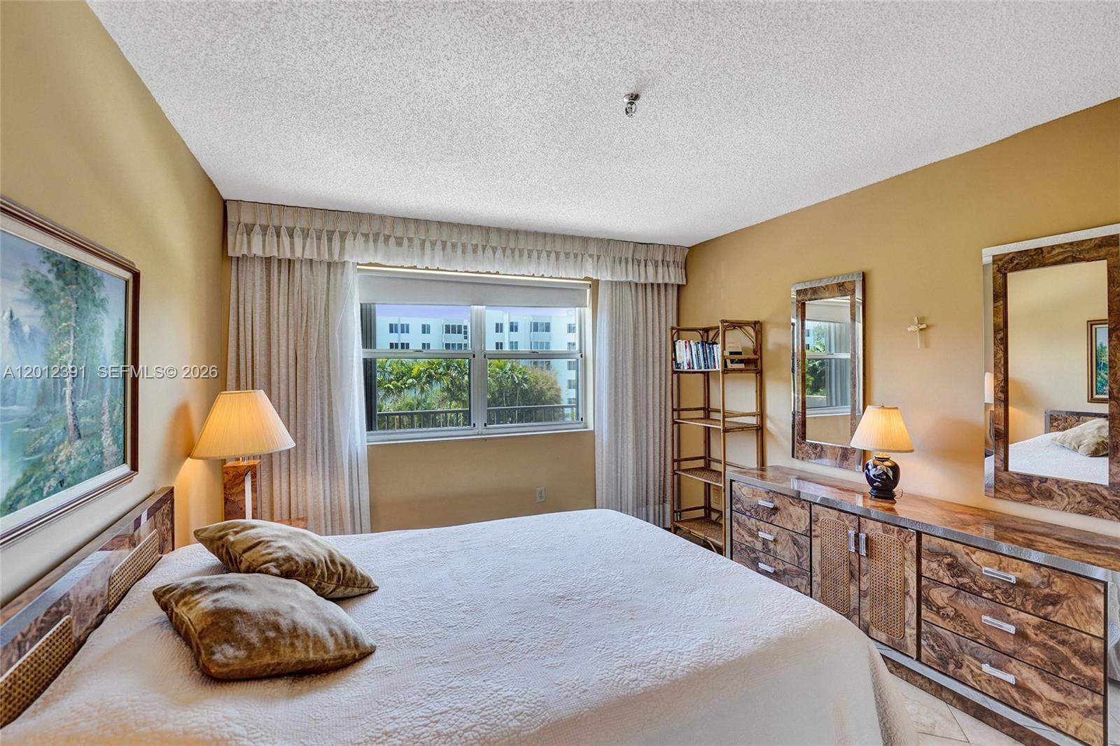 THE ISLES CONDO - Residential