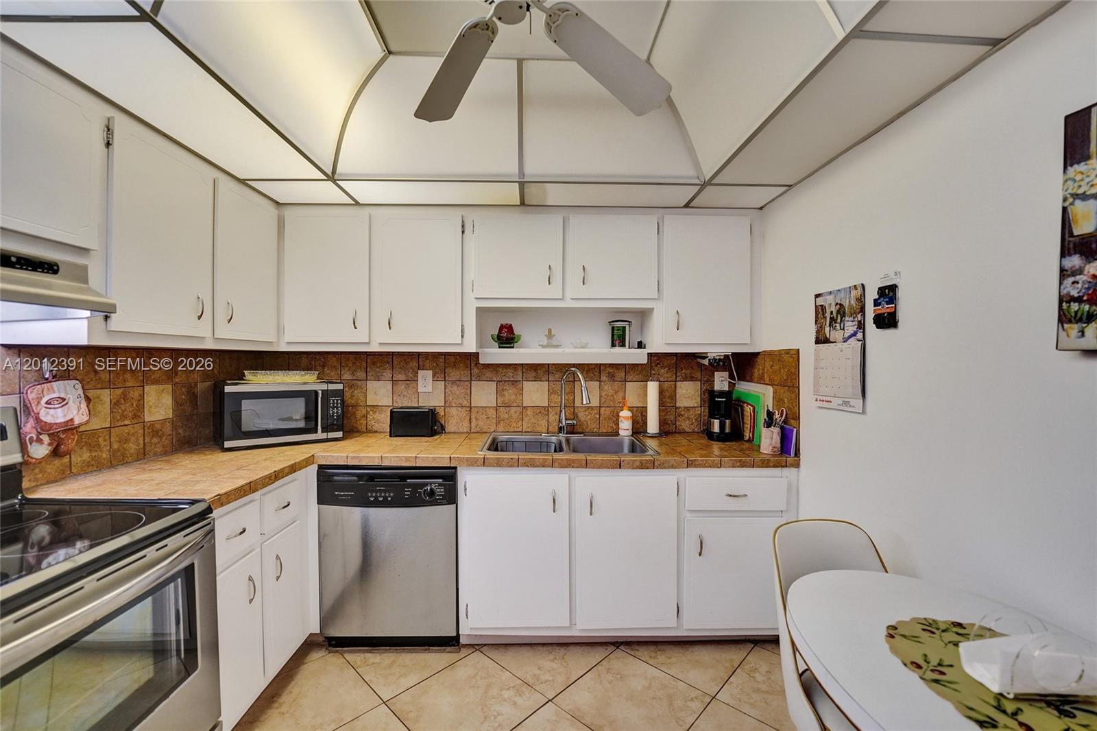 THE ISLES CONDO - Residential