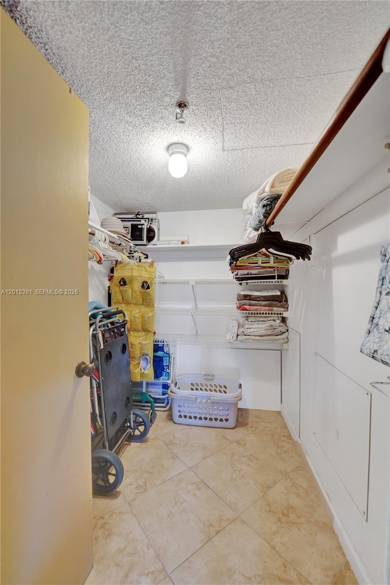 THE ISLES CONDO - Residential