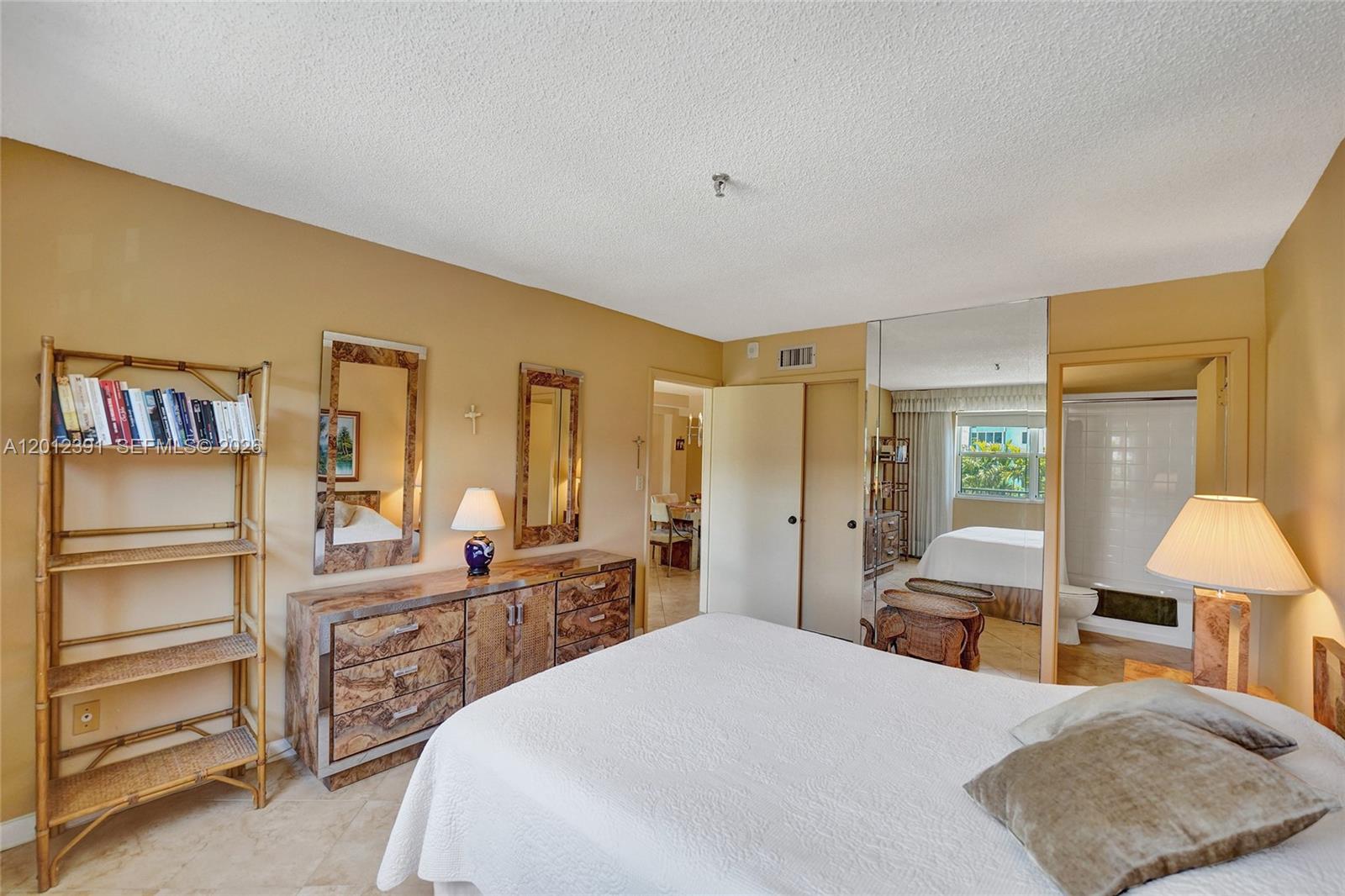 THE ISLES CONDO - Residential