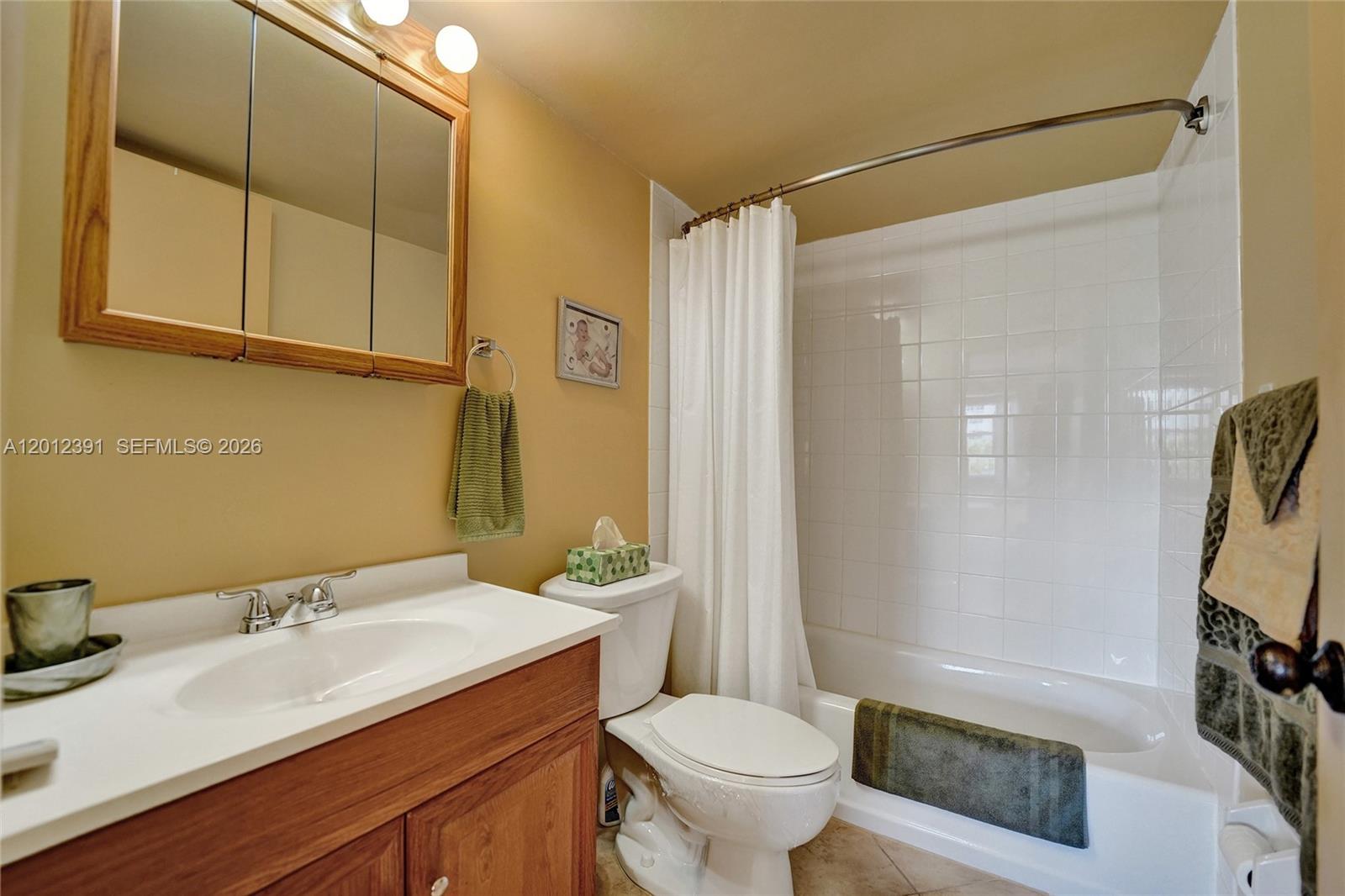 THE ISLES CONDO - Residential