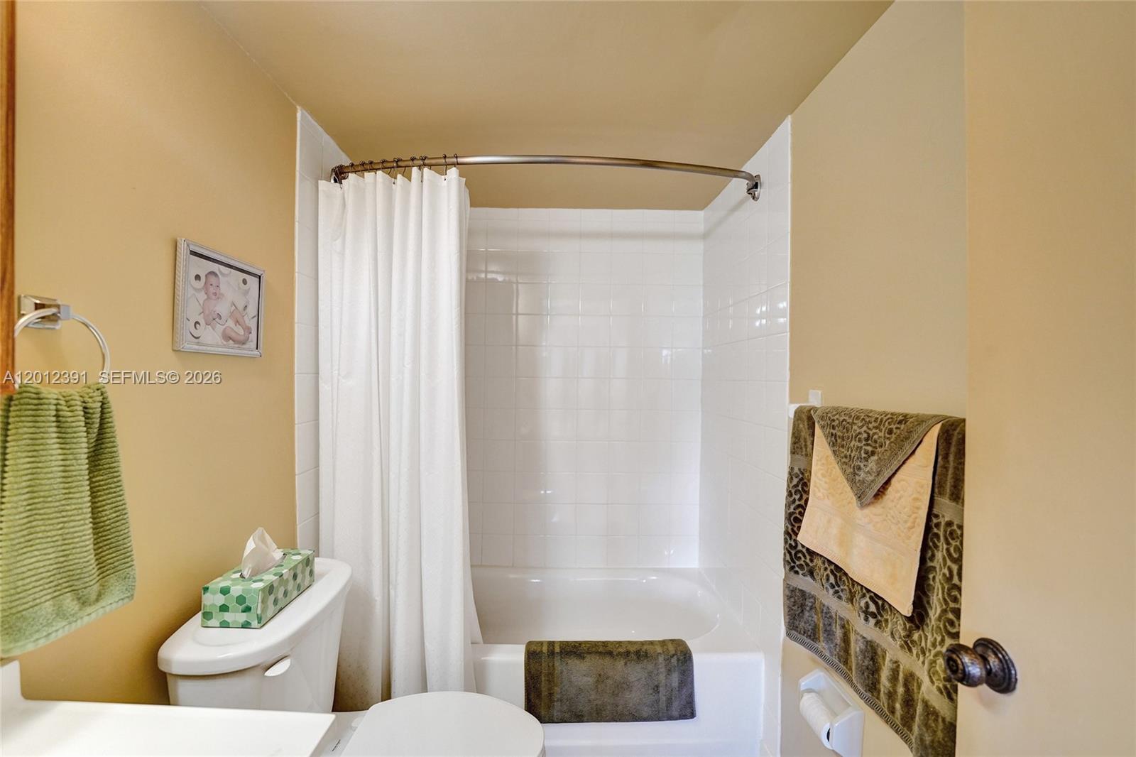 THE ISLES CONDO - Residential