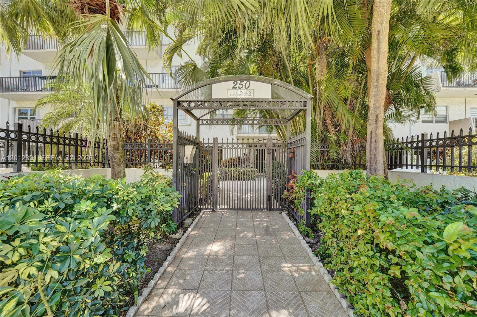 THE ISLES CONDO - Residential