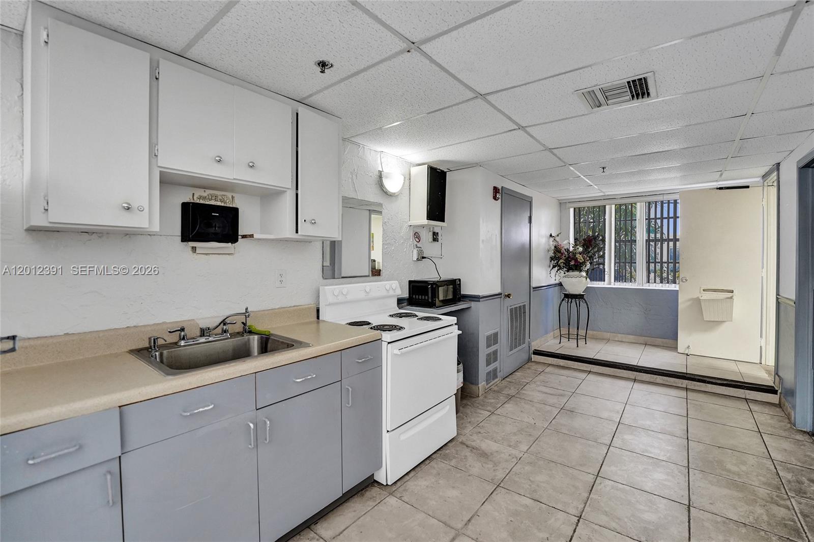 THE ISLES CONDO - Residential