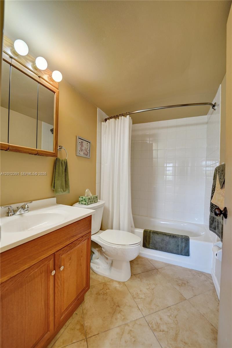 THE ISLES CONDO - Residential
