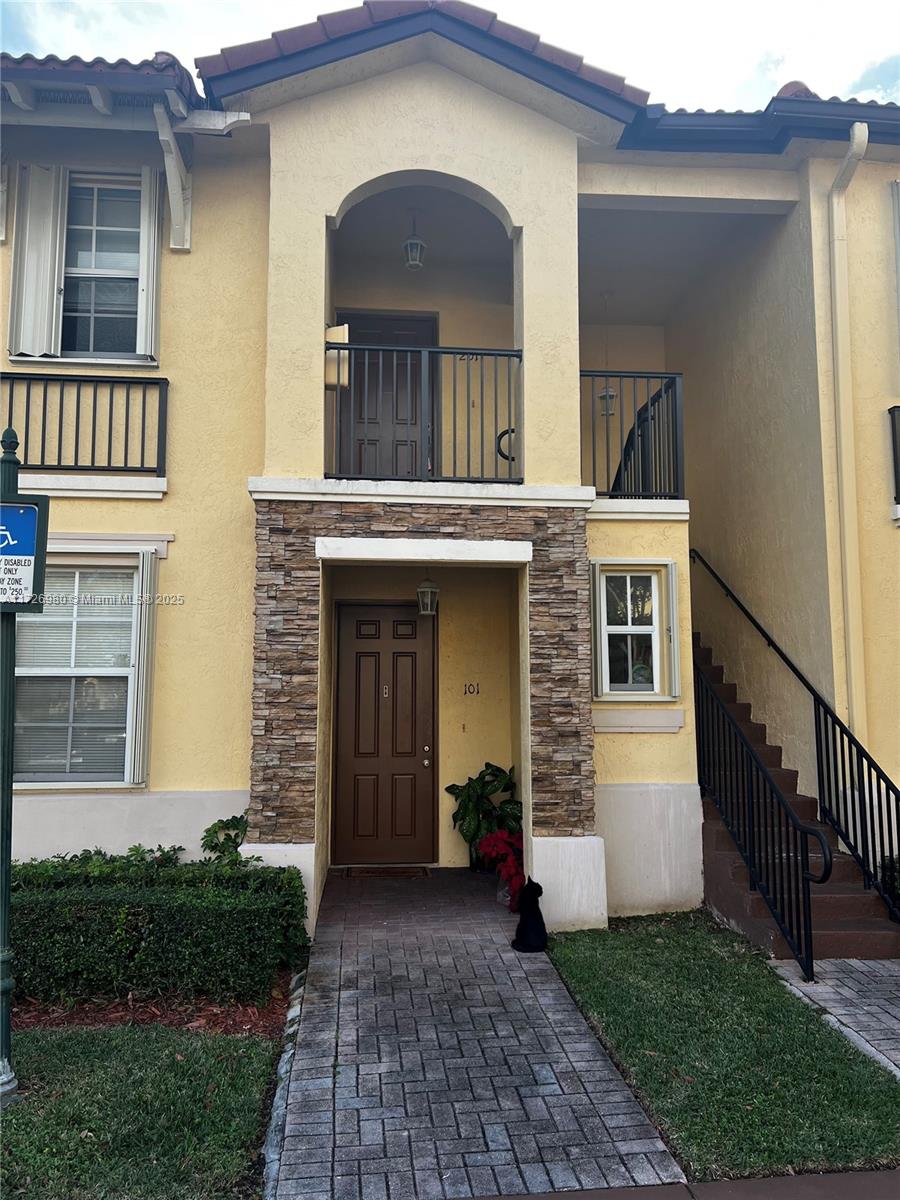 Great Location, Great Upstairs unit. Don't miss this 3 bedroom 2 bath, pool and clubhouse gated entrance near everything, Restaurants like Chipolte, Dr. Limon, Panera, Outback, Longhorn and Olive Garden. Close to Grocery Stores, Publix, Sprouts and Target. Close to Homestead Hospital