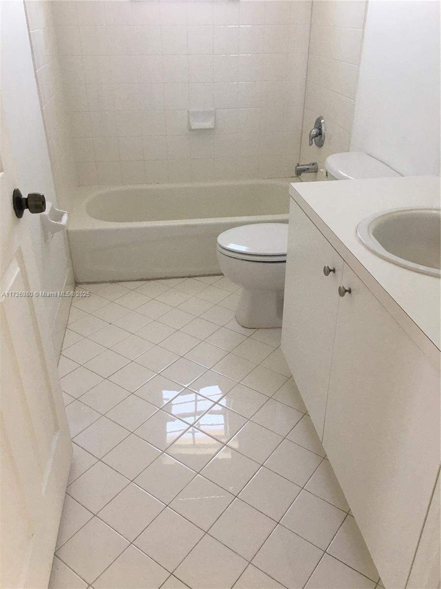 VILLAS AT CARMEL CONDO NO - Residential Lease