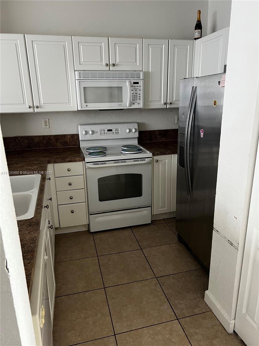 VILLAS AT CARMEL CONDO NO - Residential Lease