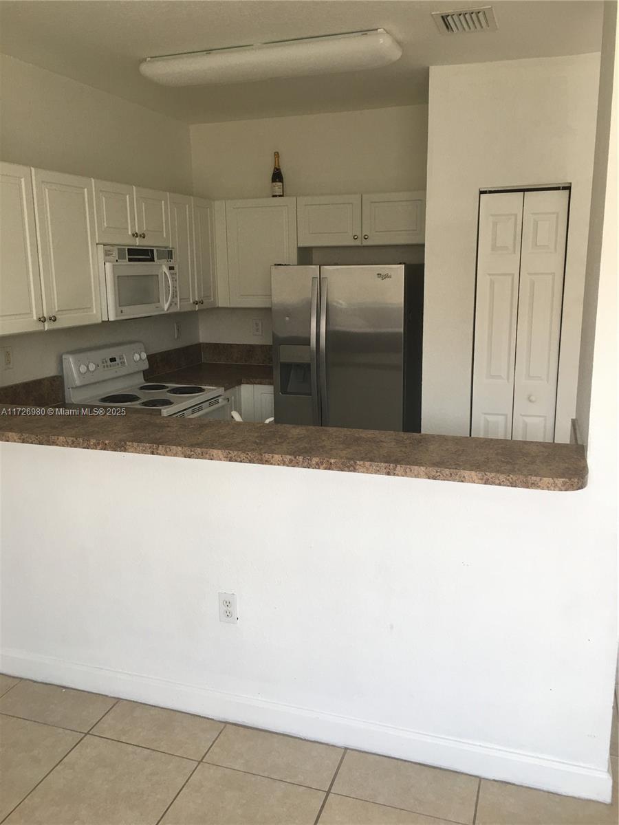 VILLAS AT CARMEL CONDO NO - Residential Lease