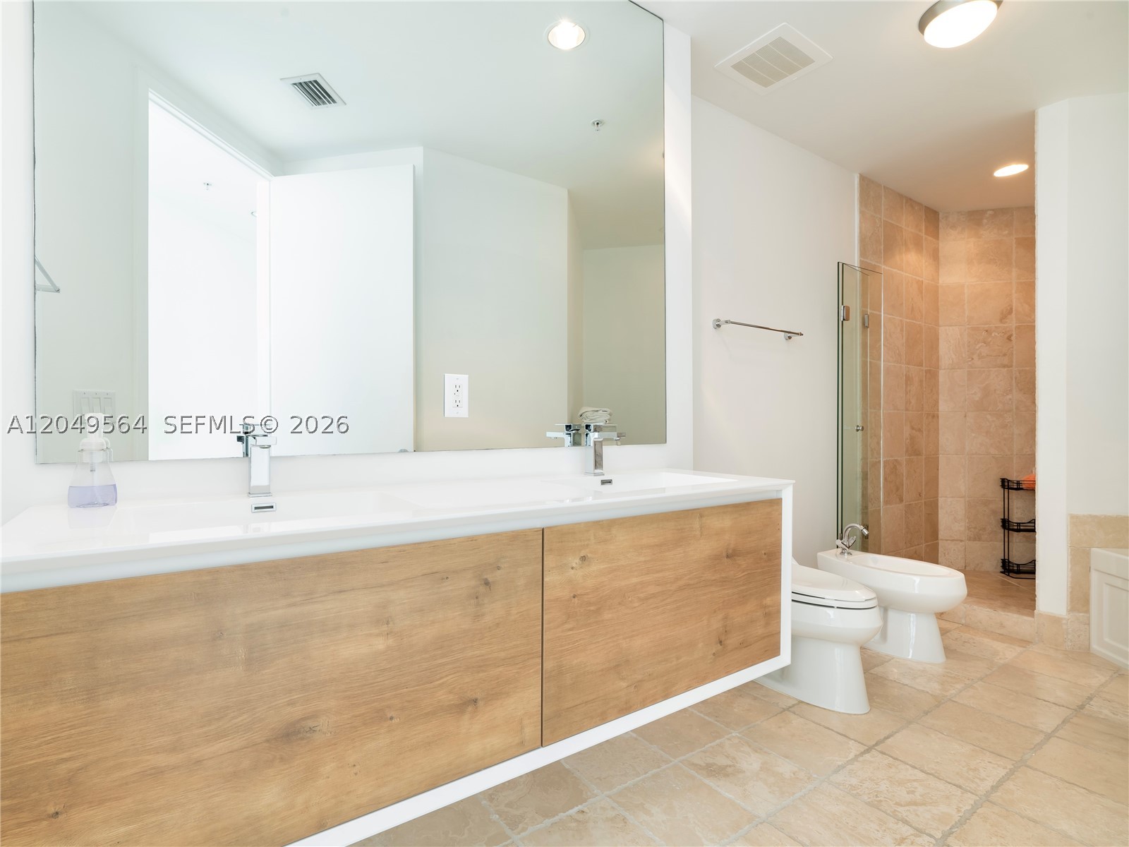 TRUMP ROYALE CONDO - Residential Lease