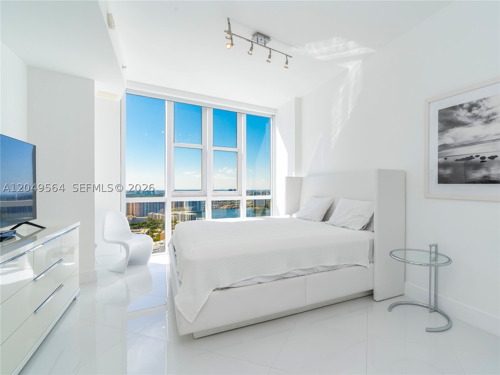 TRUMP ROYALE CONDO - Residential Lease